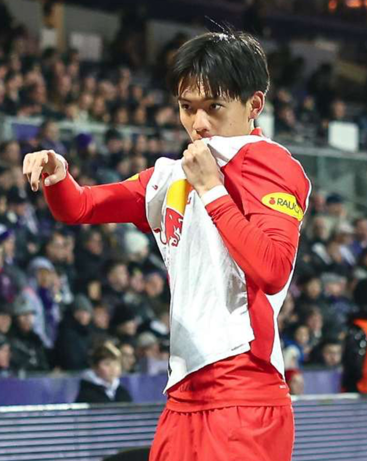 {Sota Kitano jubelt}